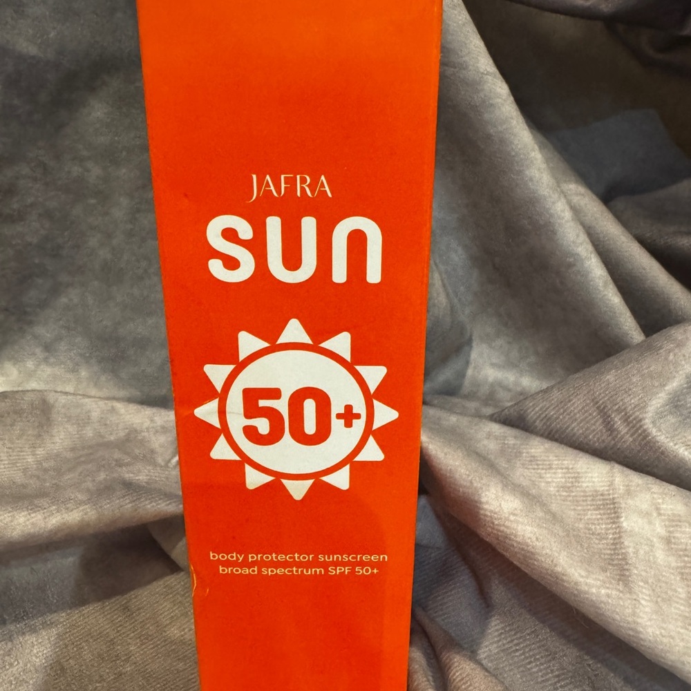 JAFRA Sun‎ Body Protector Sunscreen SPF 50+ - Orange